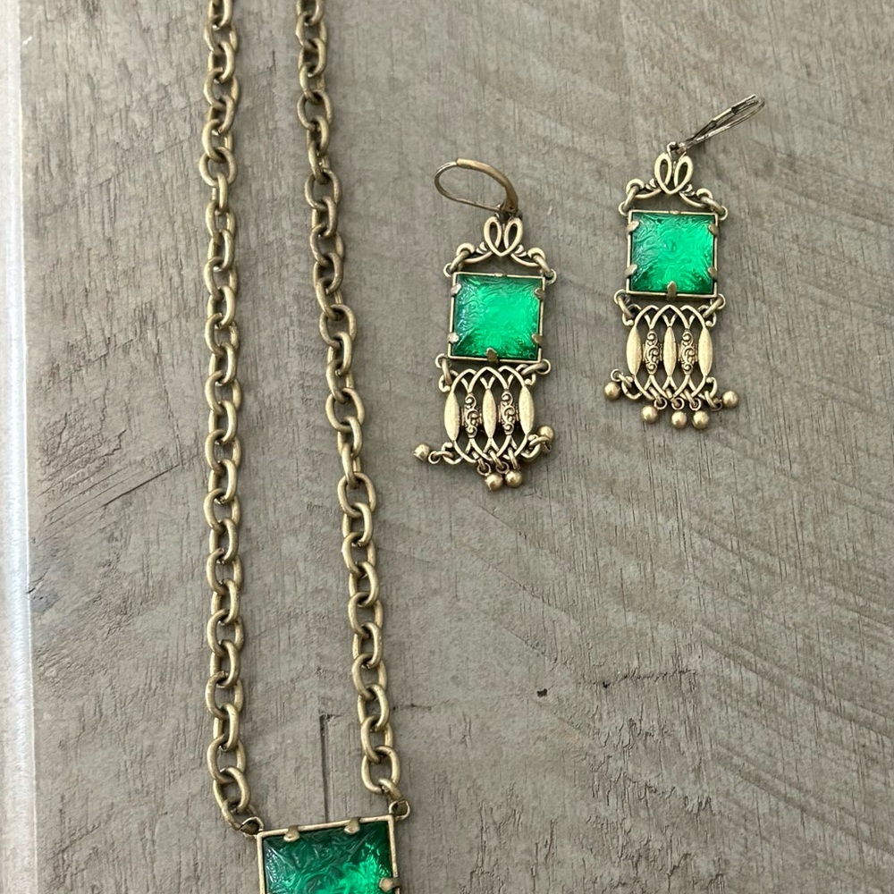 Cabi Lagoon Necklace and earrings